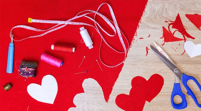 Fabric Cutting Tools: Types of cutting machine used in Apparel industry